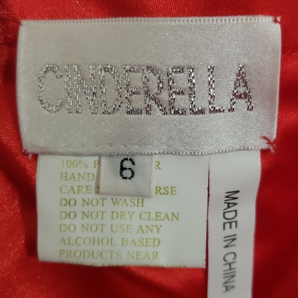 Beautful red dress - Picture 7 of 8